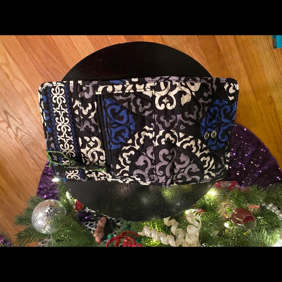 NWT VERA BRADLEY WALLET - Picture 3 of 5